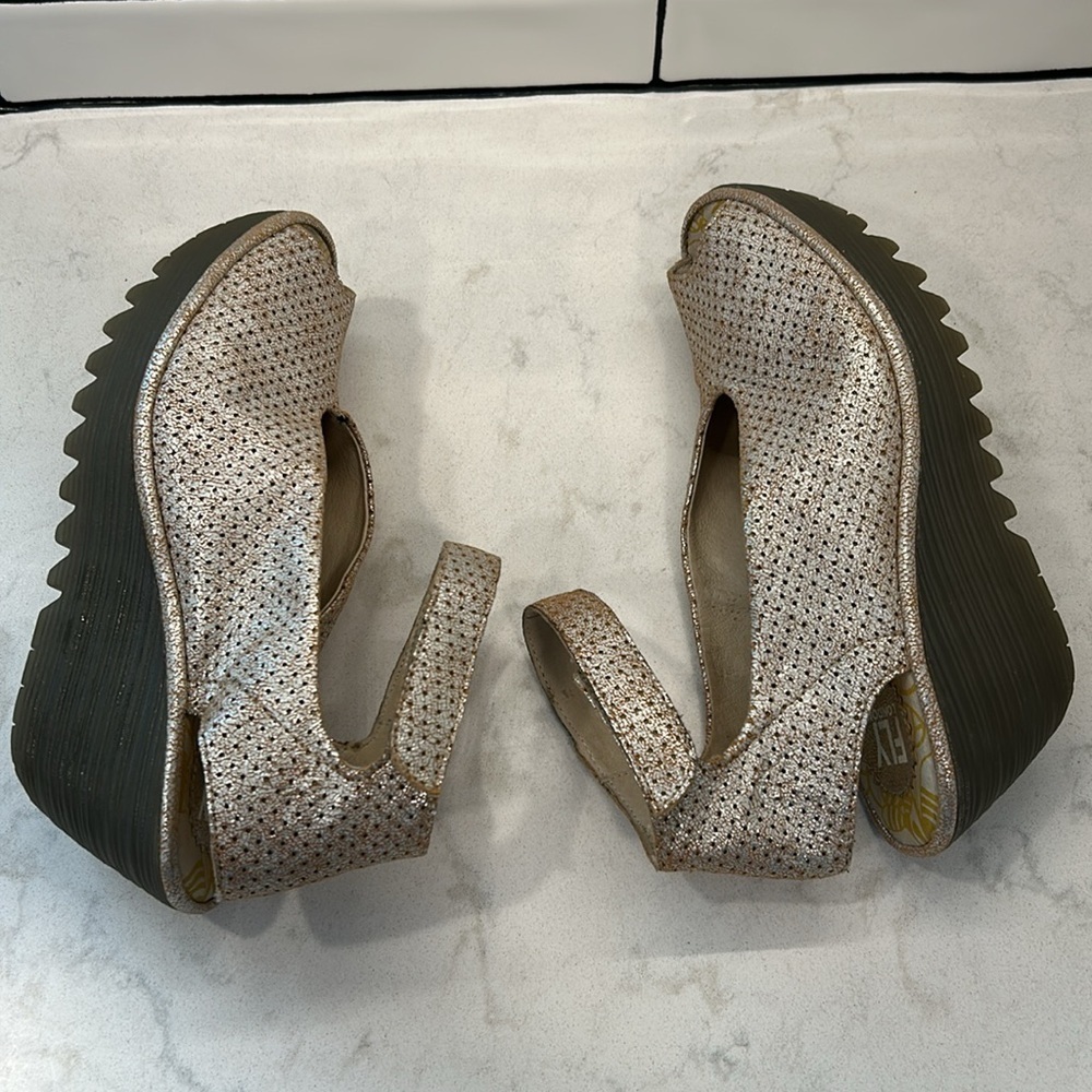 Fly London Yala Leather Perforated Wedges Gold Shimmer Size 9.5 - Picture 7 of 16